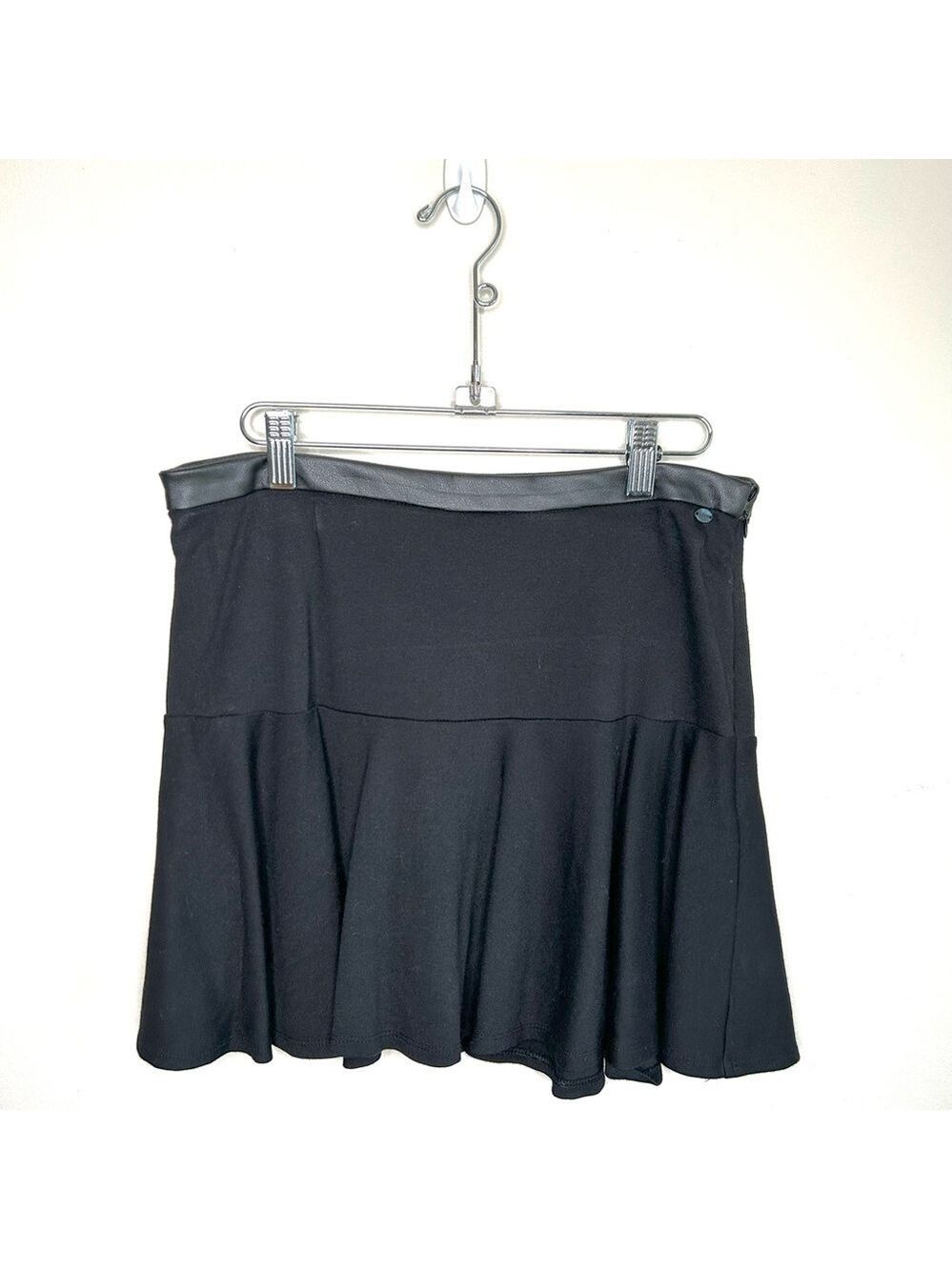 Guess Black Mini Twirl Skirt Leather Waistband Size 8